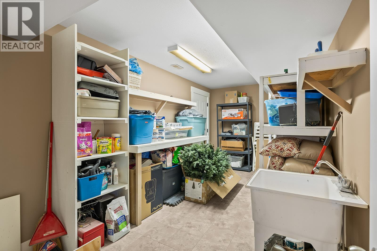 Picture for 3431 Camelback  Drive https://www.cirrealty.ca/reb/bc/5/10366675_48.jpg