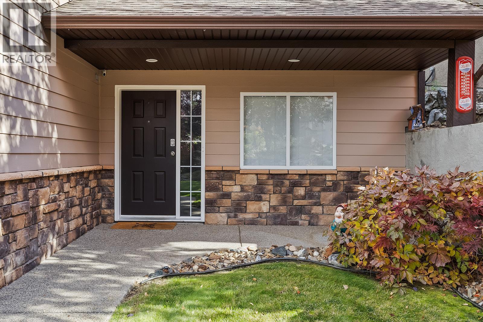 Picture for 3431 Camelback  Drive https://www.cirrealty.ca/reb/bc/5/10366675_7.jpg