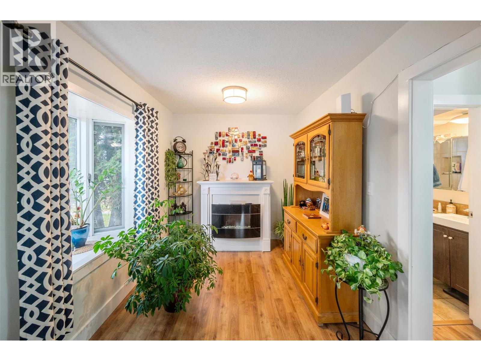 Picture for 598 Van Horne  Street https://www.cirrealty.ca/reb/bc/5/10366835_10.jpg