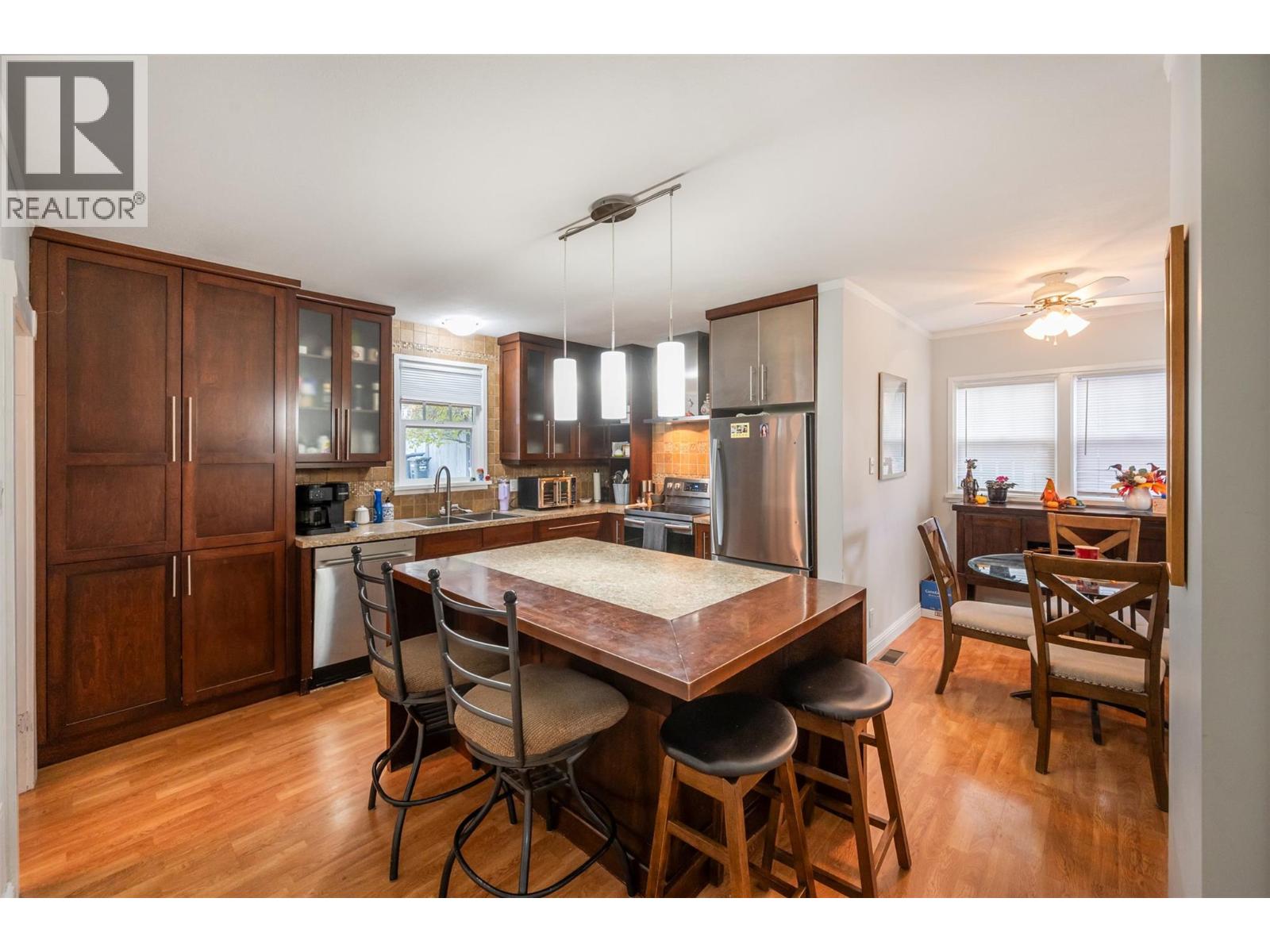 Picture for 598 Van Horne  Street https://www.cirrealty.ca/reb/bc/5/10366835_13.jpg