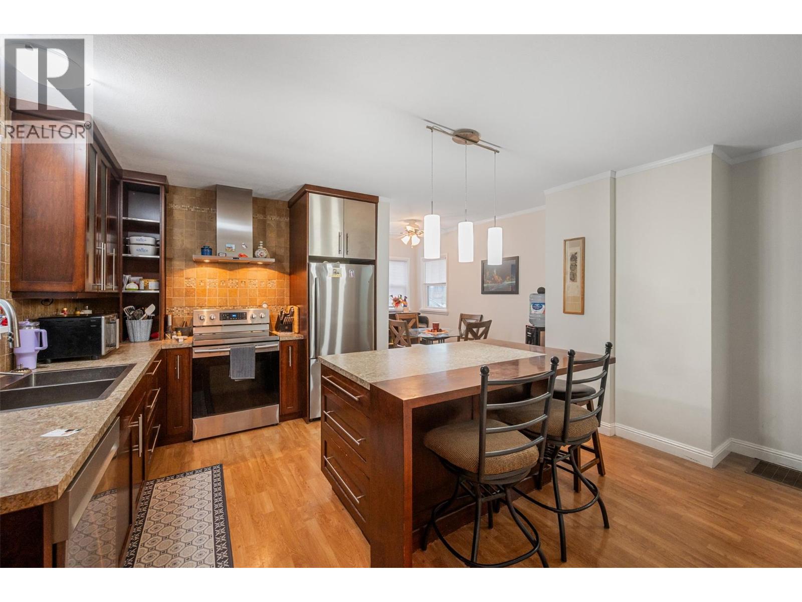 Picture for 598 Van Horne  Street https://www.cirrealty.ca/reb/bc/5/10366835_14.jpg