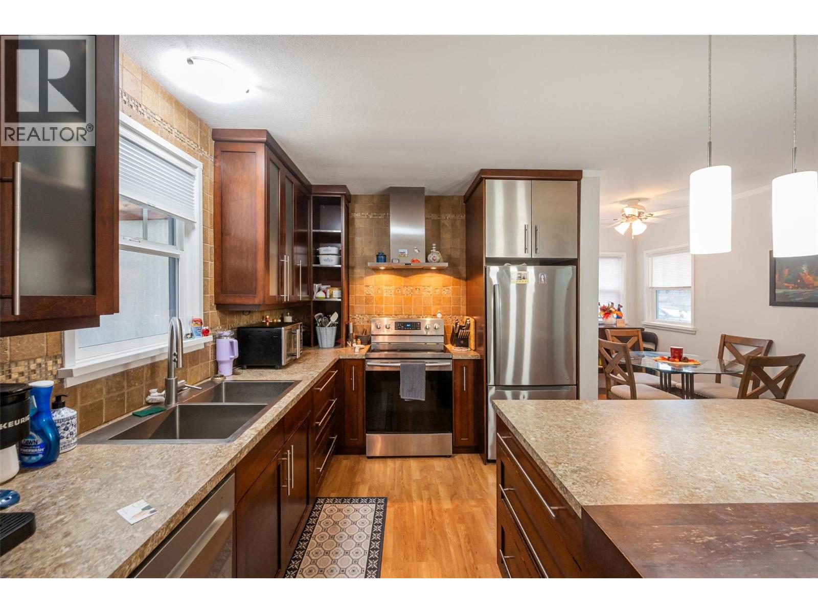 Picture for 598 Van Horne  Street https://www.cirrealty.ca/reb/bc/5/10366835_15.jpg