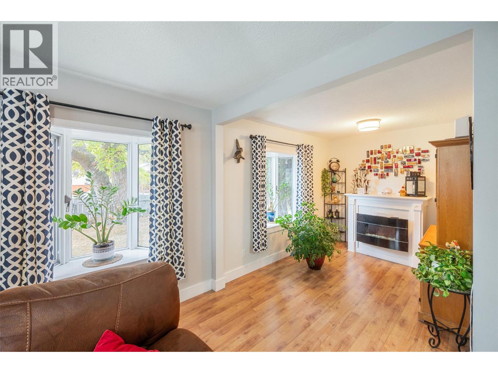 Picture for 598 Van Horne  Street https://www.cirrealty.ca/reb/bc/5/10366835_9.jpg