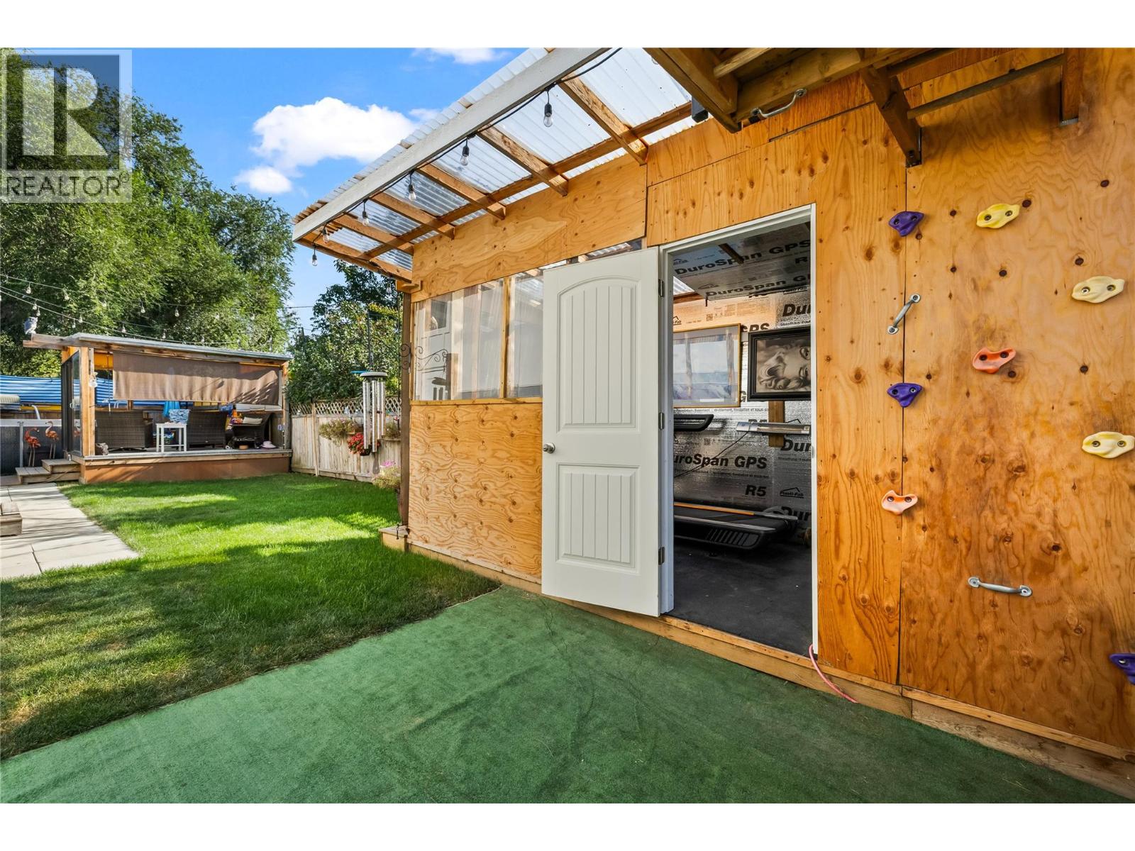 Picture for 1319 Belaire  Avenue https://www.cirrealty.ca/reb/bc/5/10366885_23.jpg