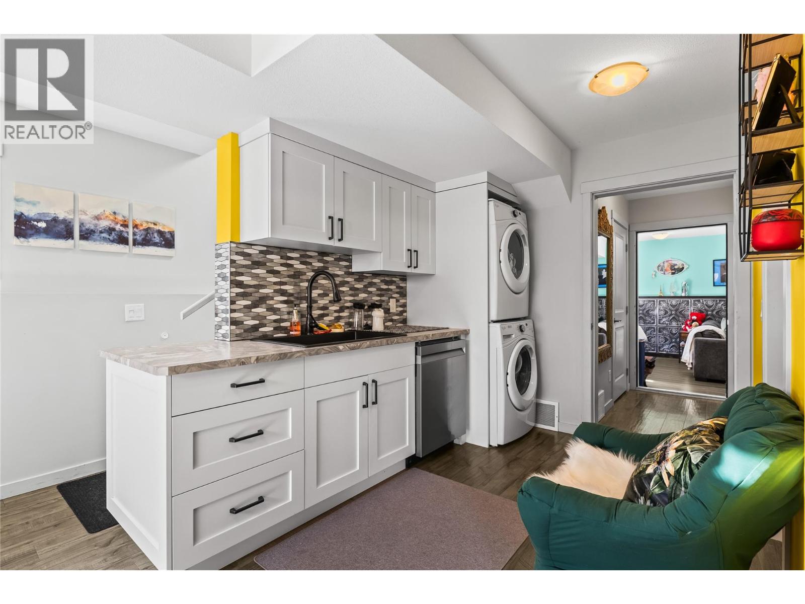 Picture for 1319 Belaire  Avenue https://www.cirrealty.ca/reb/bc/5/10366885_28.jpg