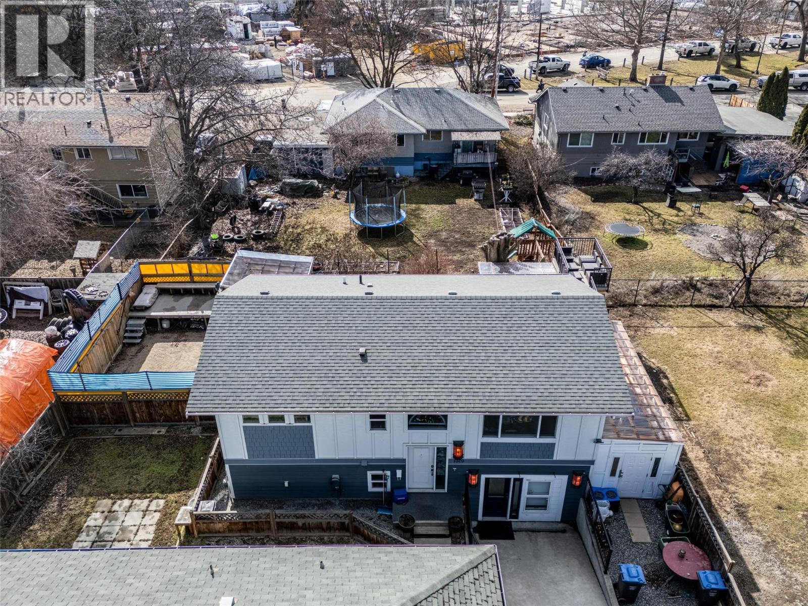 Picture for 1319 Belaire  Avenue https://www.cirrealty.ca/reb/bc/5/10366885_44.jpg