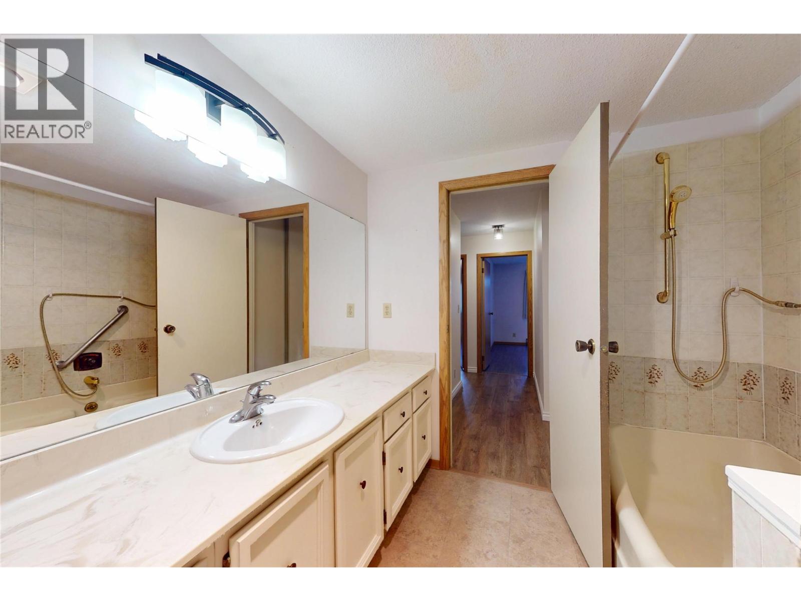 Picture for Unit #114, 1075 Bernard  Avenue https://www.cirrealty.ca/reb/bc/5/10366905_20.jpg