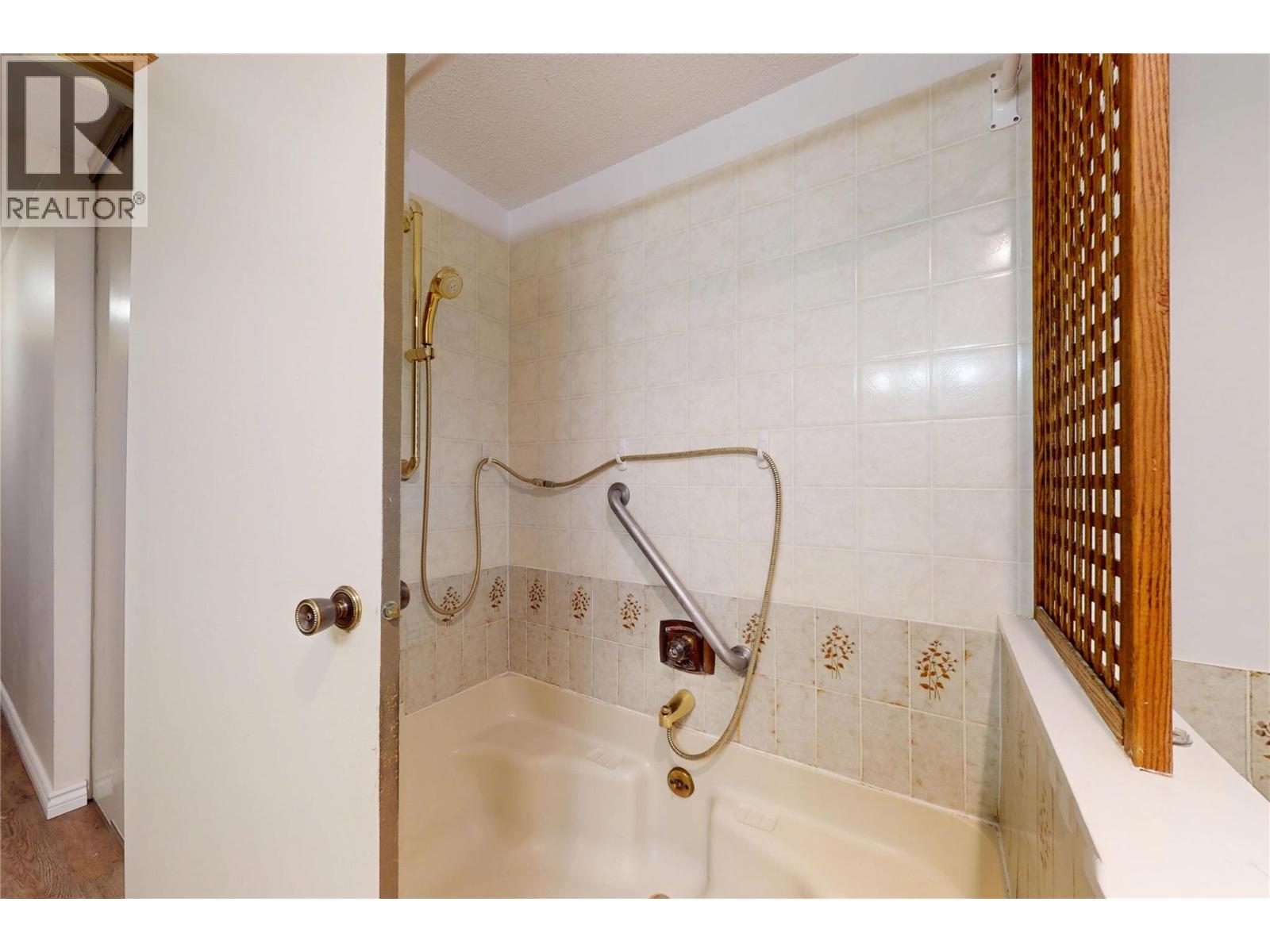 Picture for Unit #114, 1075 Bernard  Avenue https://www.cirrealty.ca/reb/bc/5/10366905_22.jpg