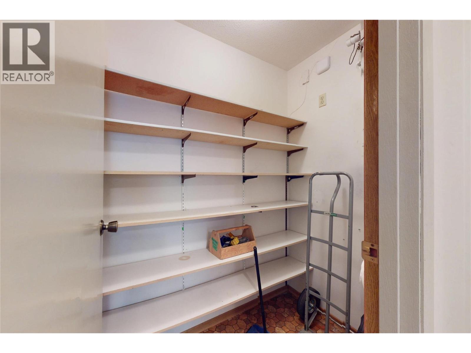 Picture for Unit #114, 1075 Bernard  Avenue https://www.cirrealty.ca/reb/bc/5/10366905_30.jpg