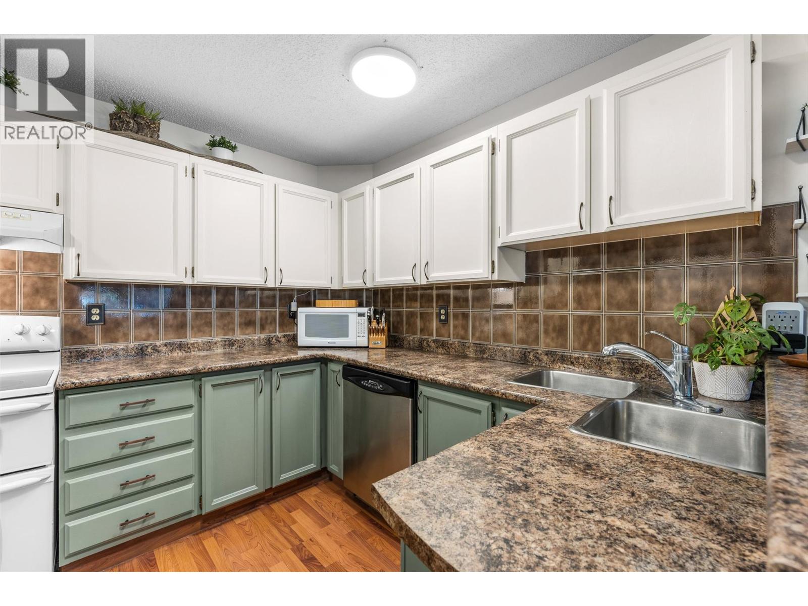 Picture for Unit #210, 983 Bernard  Avenue