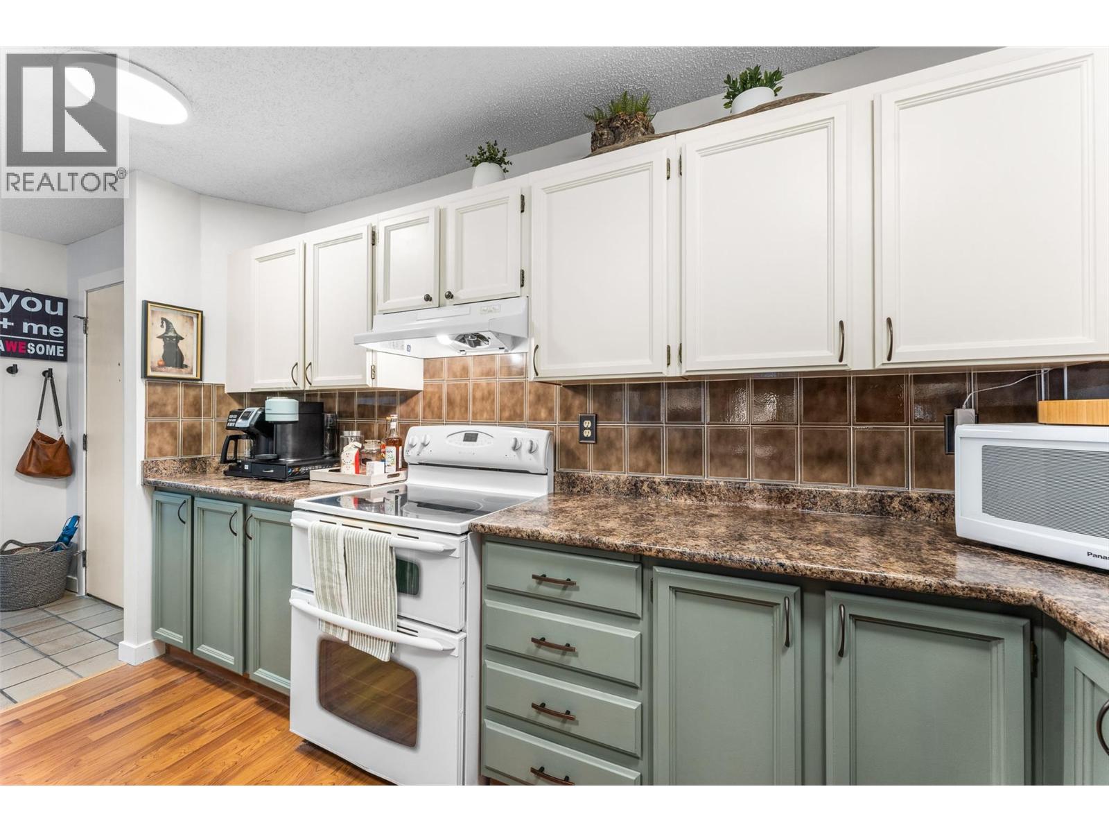 Picture for Unit #210, 983 Bernard  Avenue