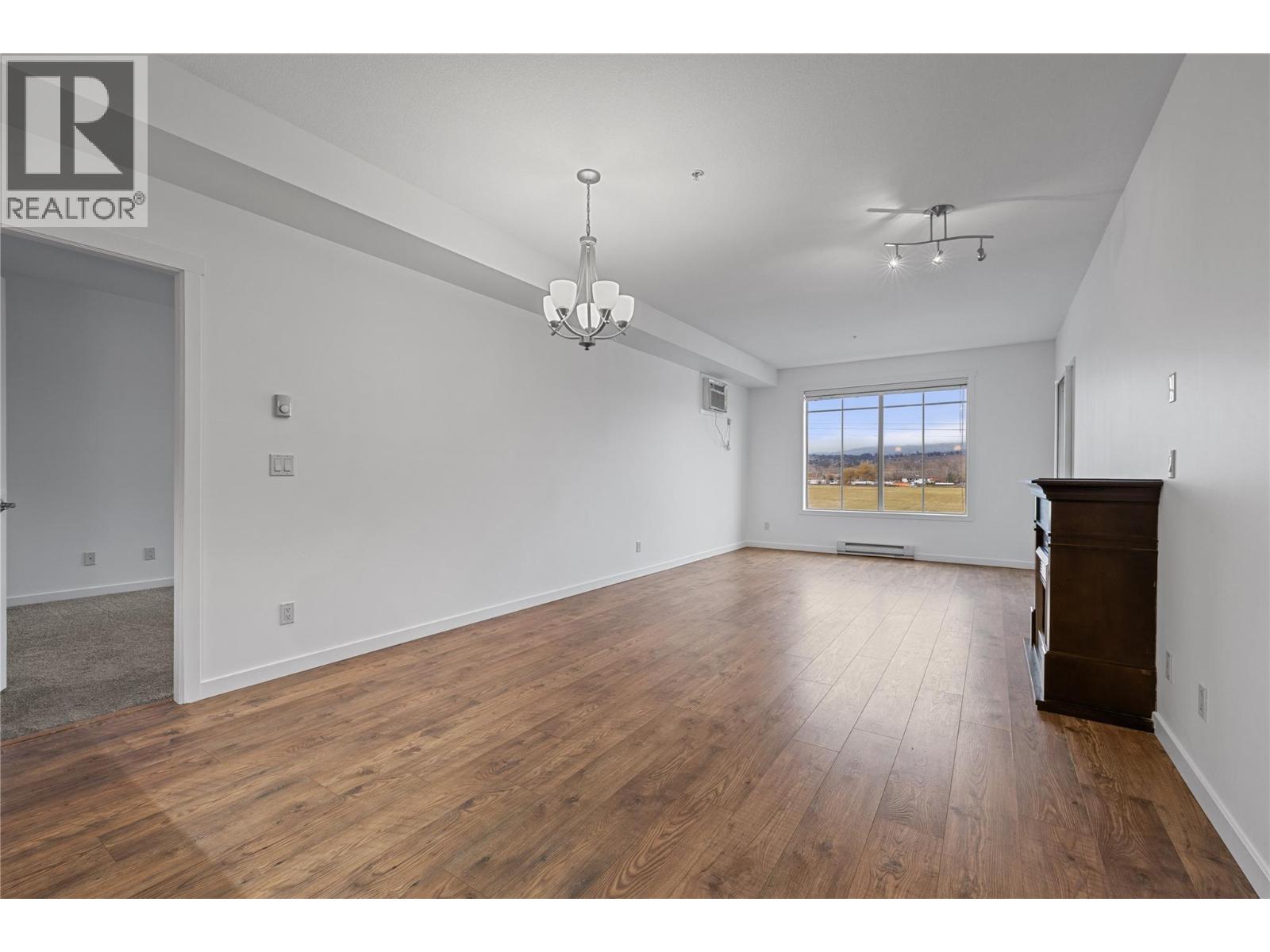 Picture for Unit #305, 3735 Casorso  Road