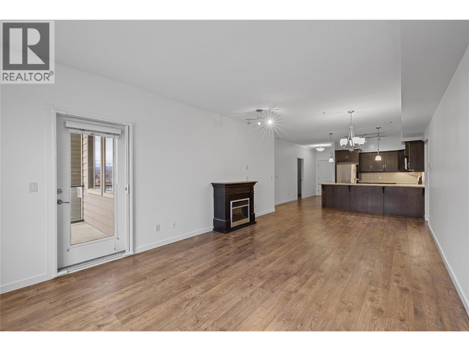 Picture for Unit #305, 3735 Casorso  Road