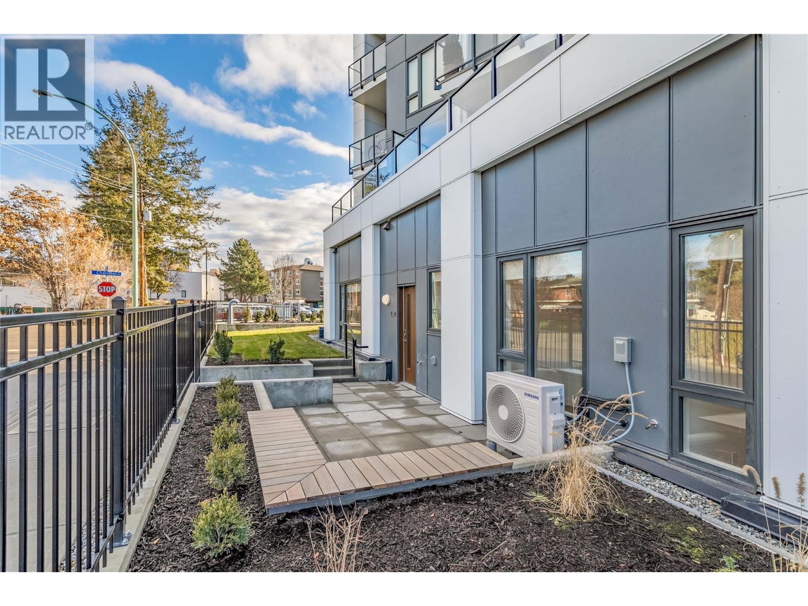 Picture for 1381 Belaire  Avenue