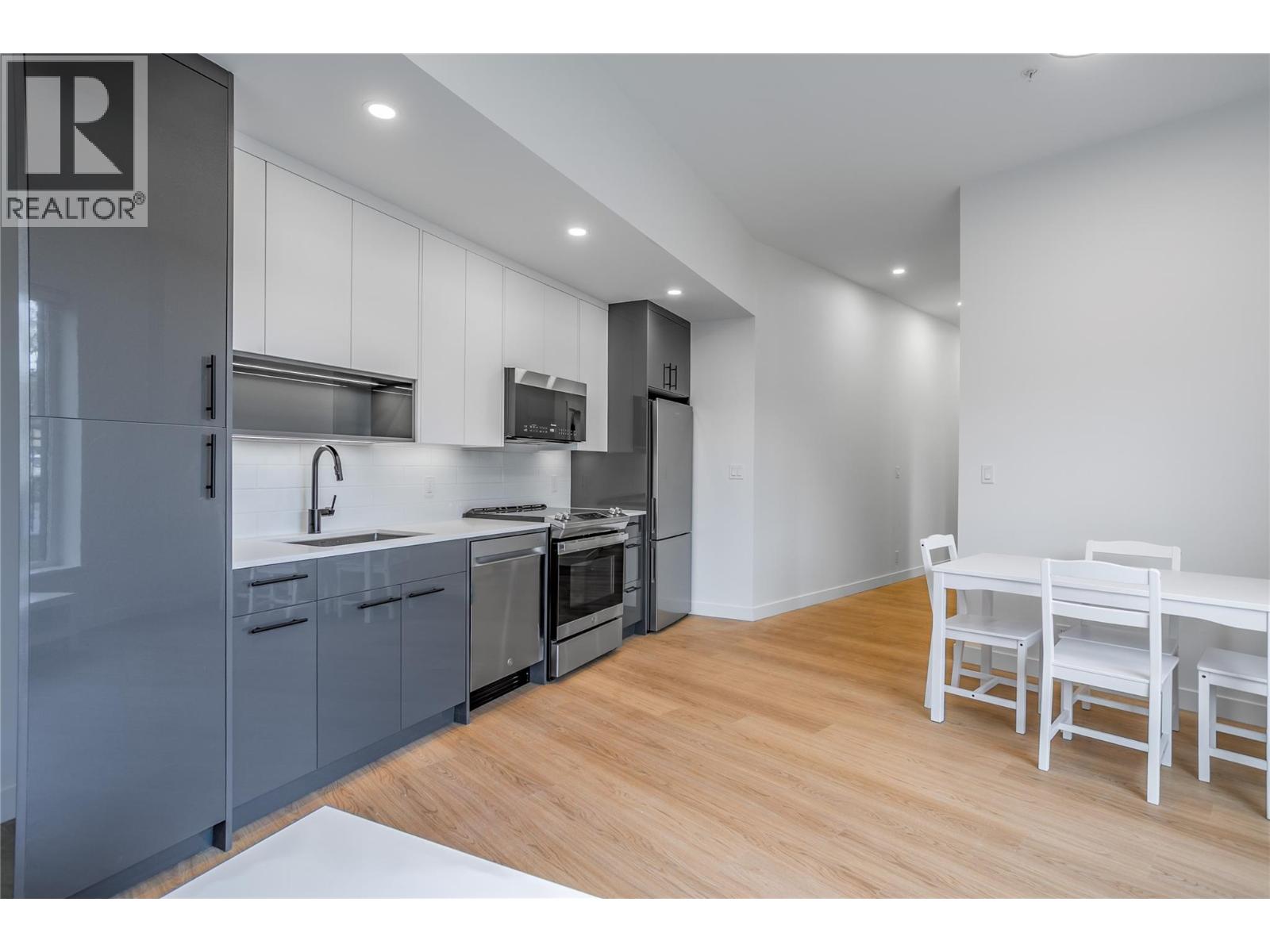 Picture for 1381 Belaire  Avenue