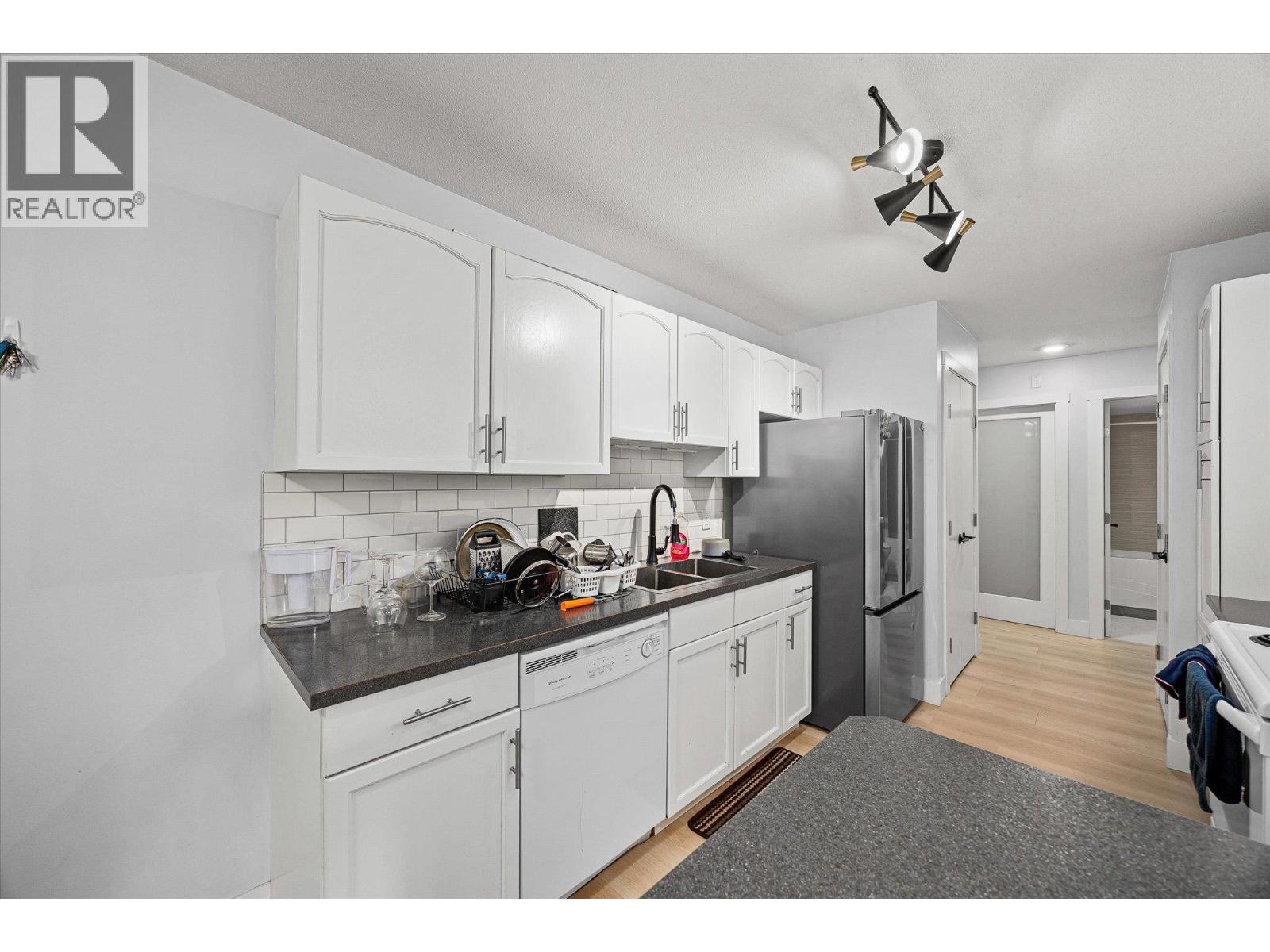 Picture for Unit #112, 3160 Casorso  Road