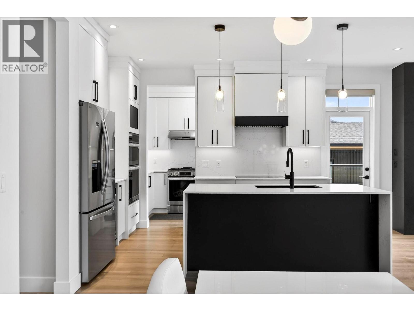 Picture for 10-1960 Northern Flicker  Court