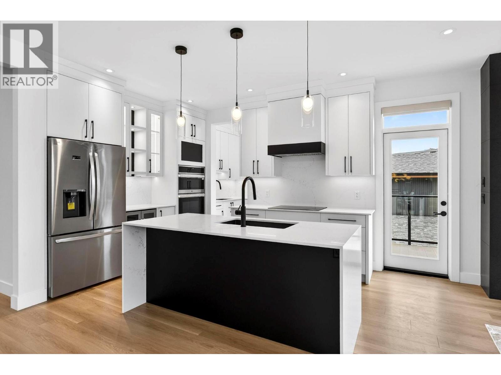 Picture for 10-1960 Northern Flicker  Court