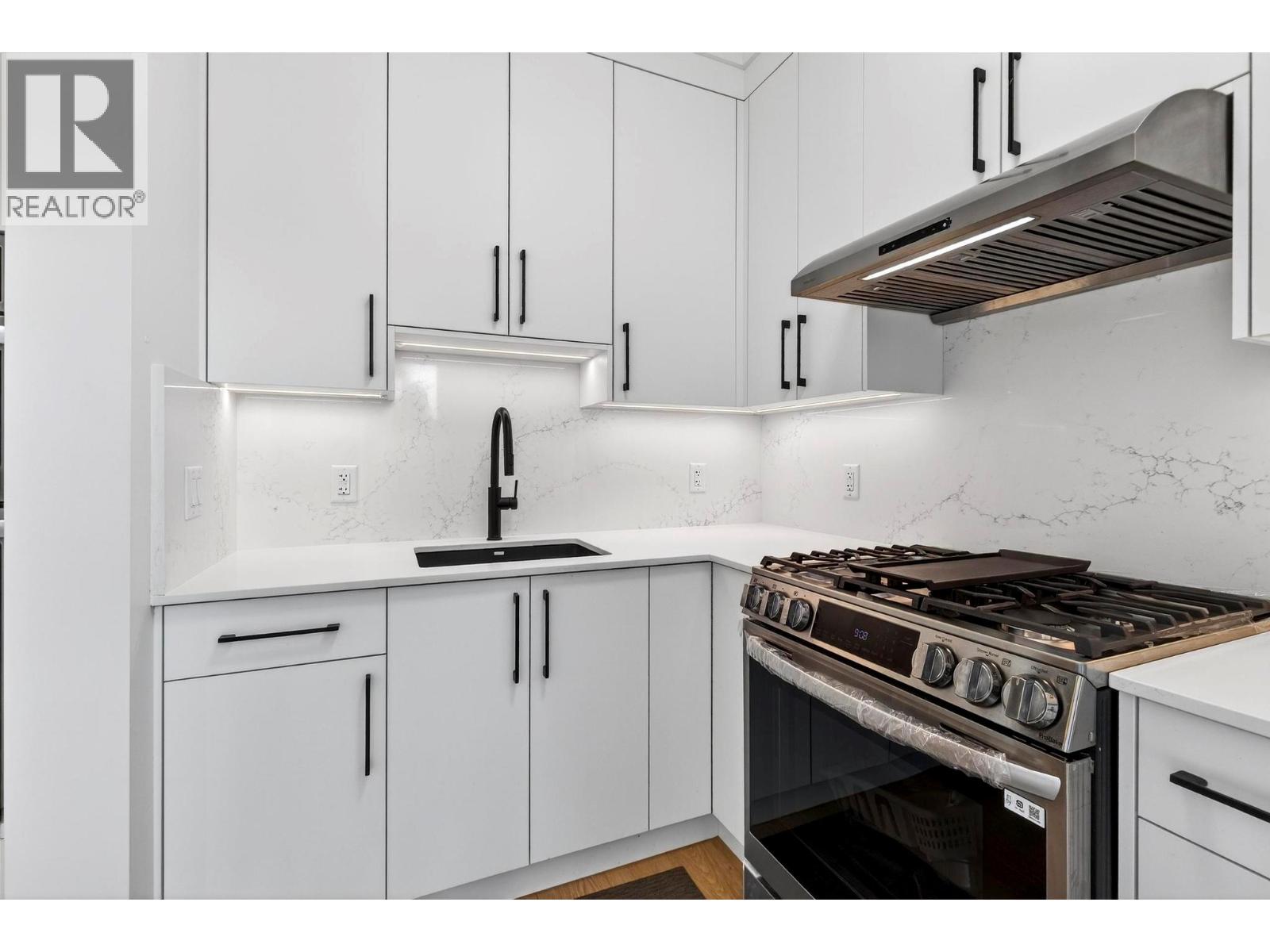 Picture for 10-1960 Northern Flicker  Court