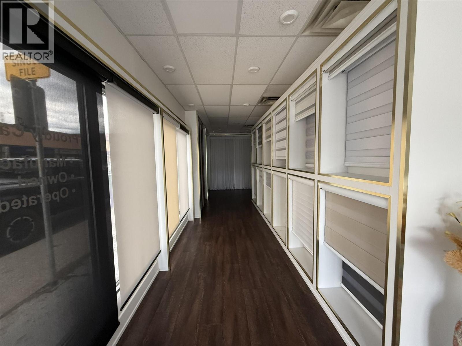 Picture for 595 Lawrence  Avenue