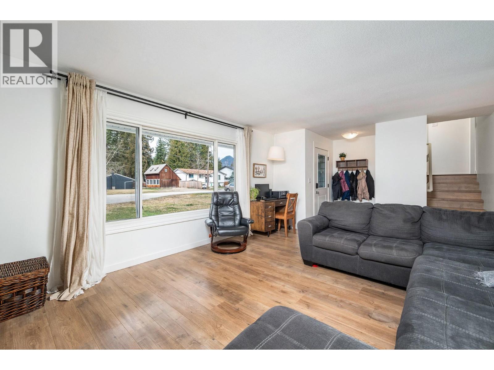 Picture for 701 Hemlock  CrescentS