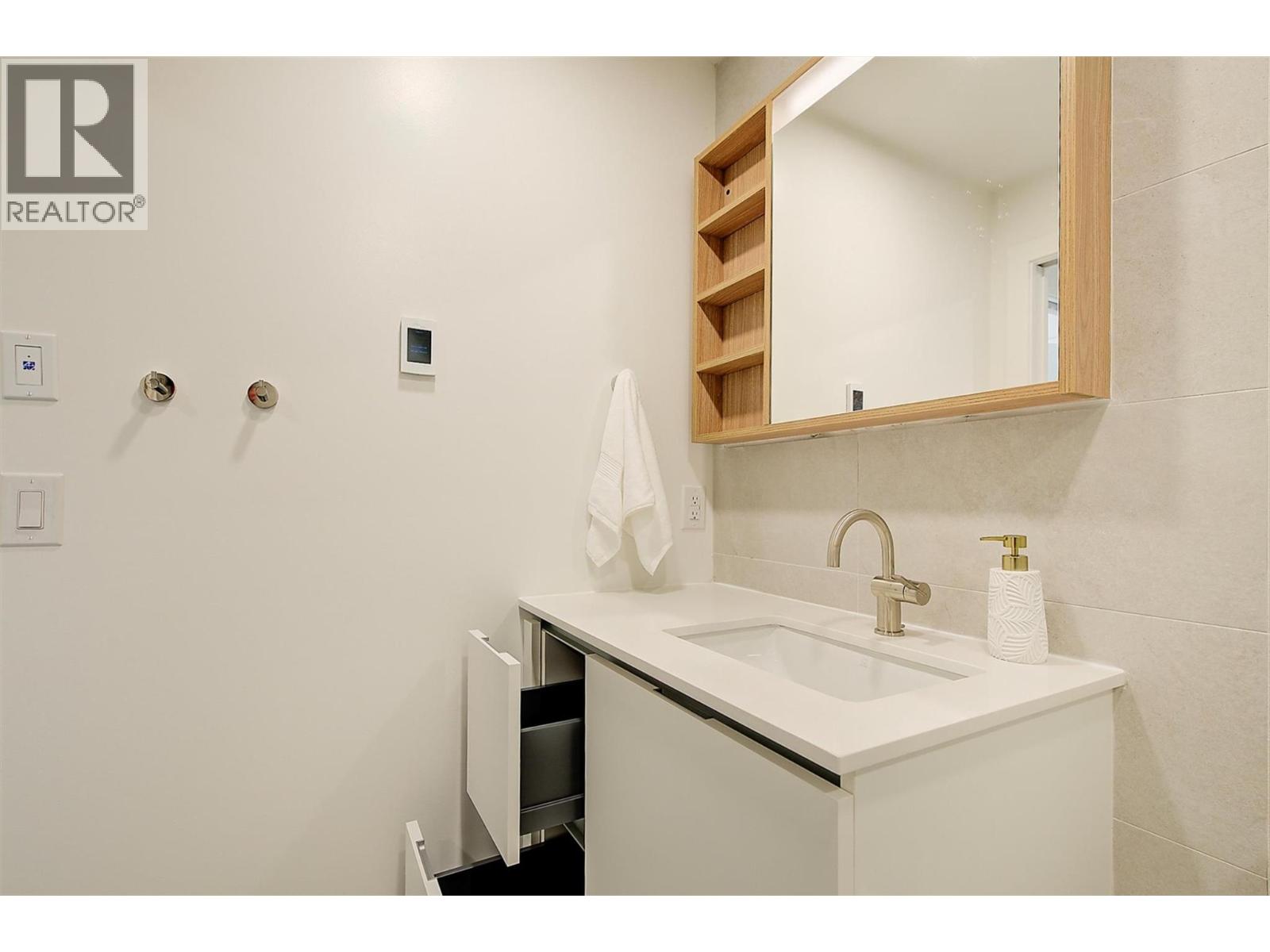 Picture for Unit #307, 2780 Olalla  Road https://www.cirrealty.ca/reb/bc/6/10361676_36.jpg