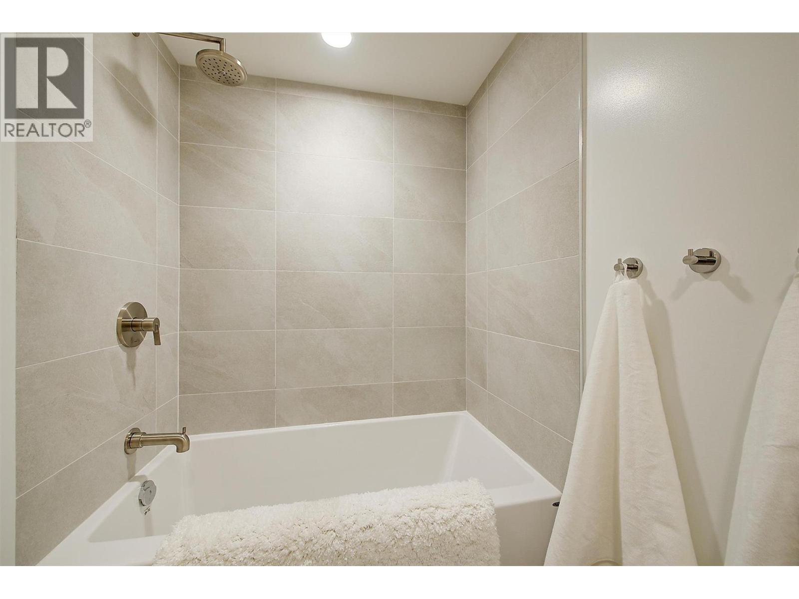Picture for Unit #307, 2780 Olalla  Road https://www.cirrealty.ca/reb/bc/6/10361676_41.jpg