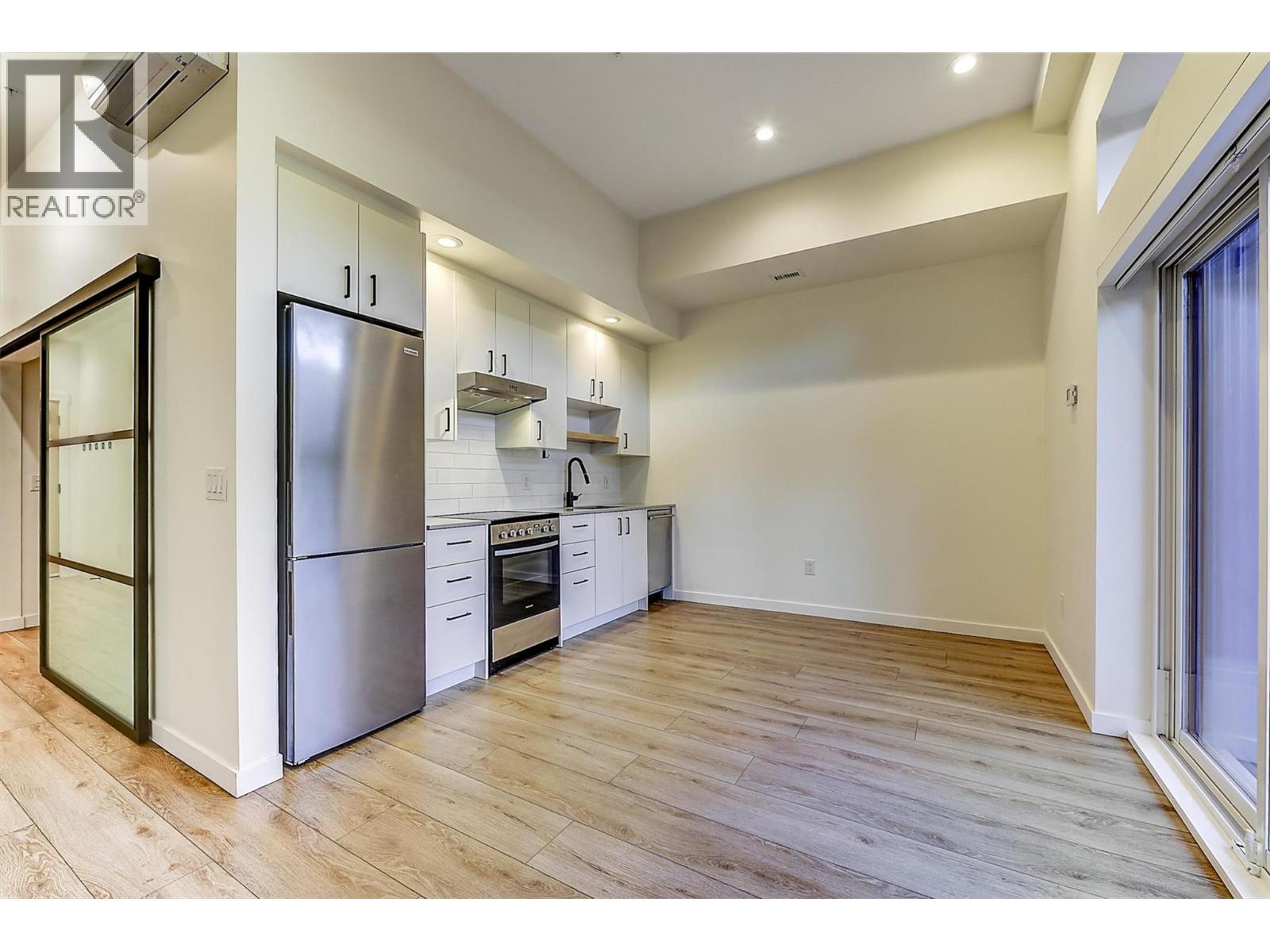 Picture for Unit #106, 660 Cawston  AvenueN https://www.cirrealty.ca/reb/bc/6/10362856_17.jpg