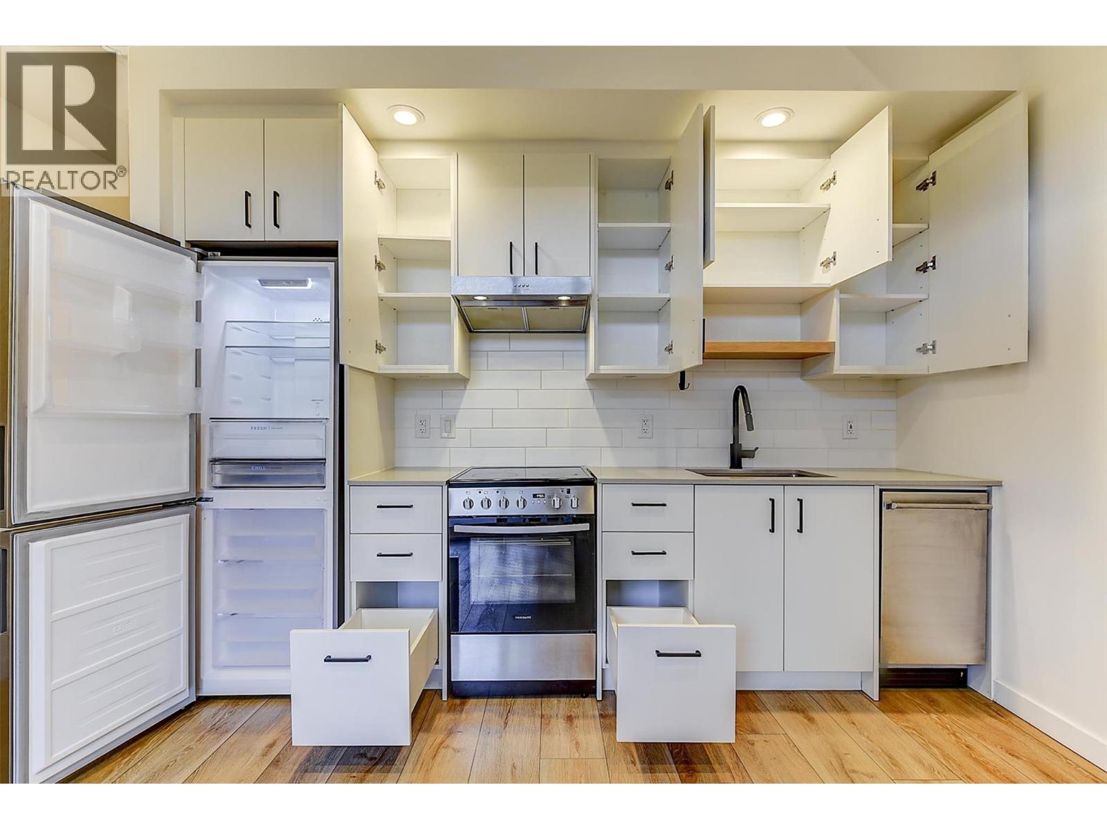 Picture for Unit #106, 660 Cawston  AvenueN https://www.cirrealty.ca/reb/bc/6/10362856_18.jpg