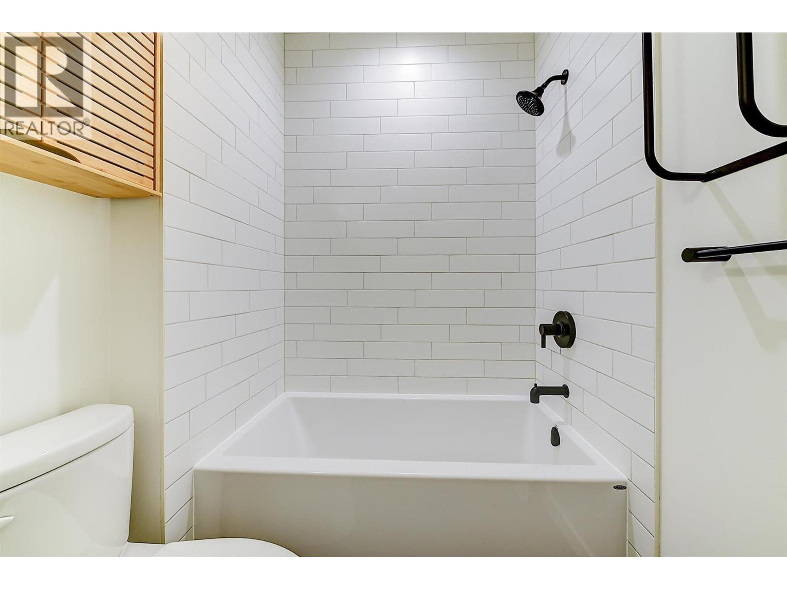 Picture for Unit #106, 660 Cawston  AvenueN https://www.cirrealty.ca/reb/bc/6/10362856_21.jpg