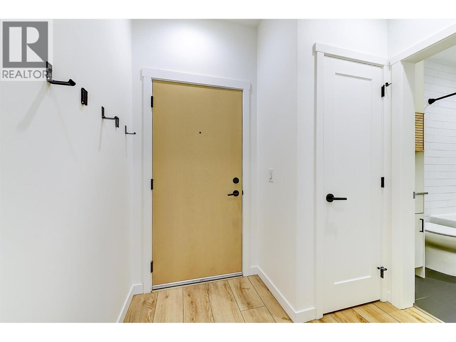 Picture for Unit #106, 660 Cawston  AvenueN https://www.cirrealty.ca/reb/bc/6/10362856_23.jpg