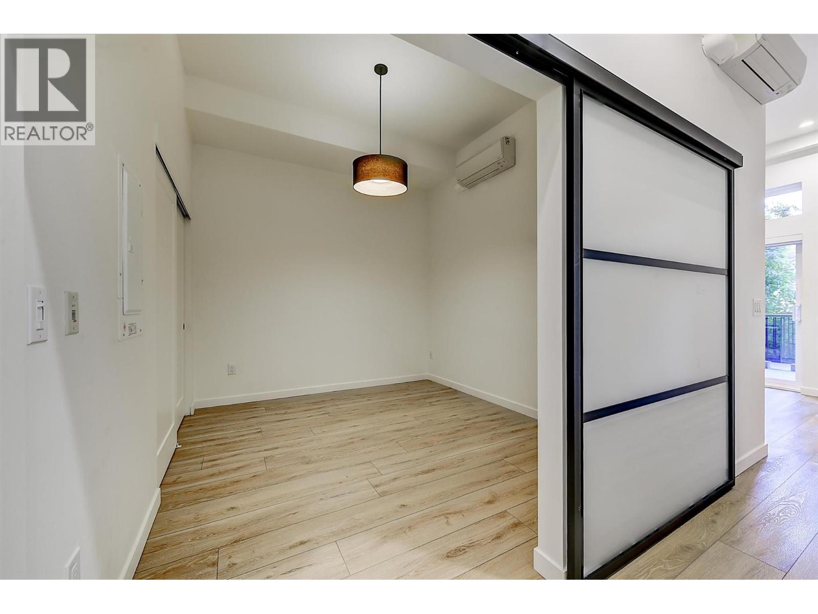 Picture for Unit #106, 660 Cawston  AvenueN https://www.cirrealty.ca/reb/bc/6/10362856_25.jpg