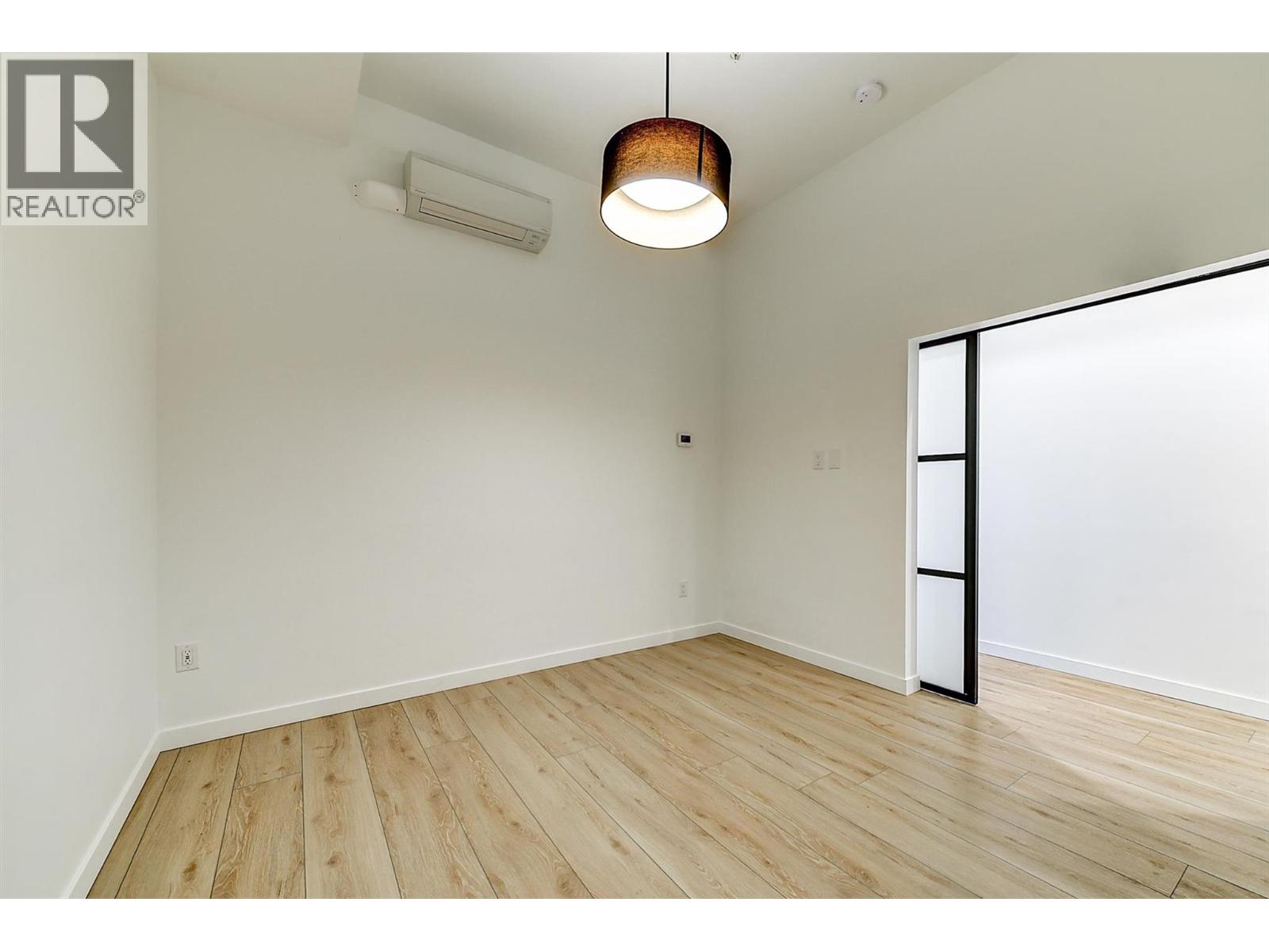 Picture for Unit #106, 660 Cawston  AvenueN https://www.cirrealty.ca/reb/bc/6/10362856_27.jpg