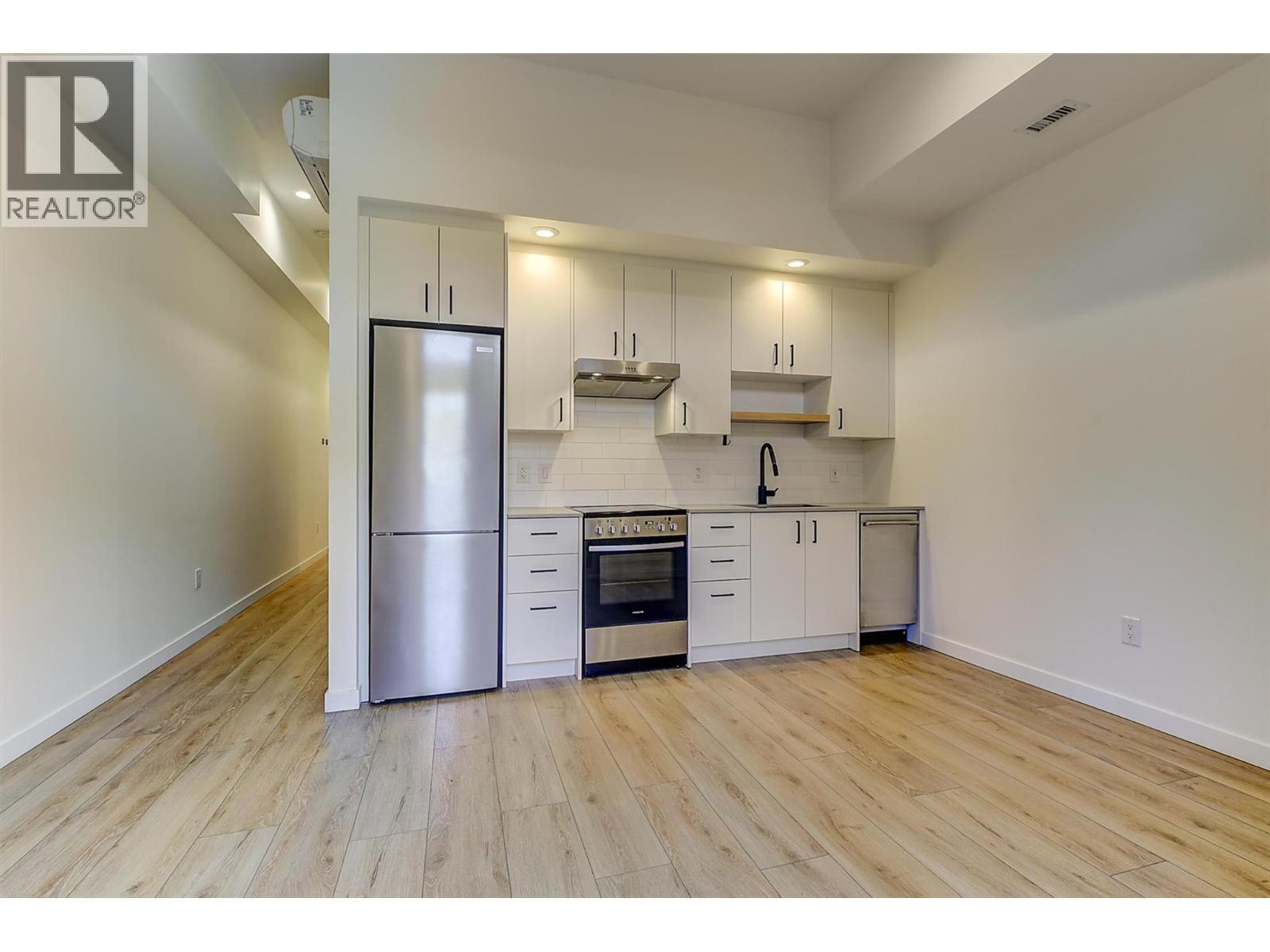 Picture for Unit #106, 660 Cawston  AvenueN https://www.cirrealty.ca/reb/bc/6/10362856_8.jpg