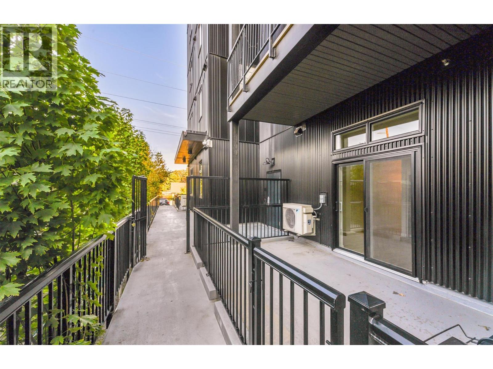 Picture for Unit #106, 660 Cawston  AvenueN https://www.cirrealty.ca/reb/bc/6/10362856_9.jpg