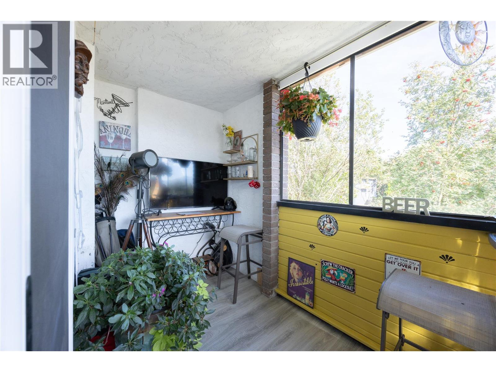 Picture for Unit #206, 1915 Pacific  Court https://www.cirrealty.ca/reb/bc/6/10363336_10.jpg