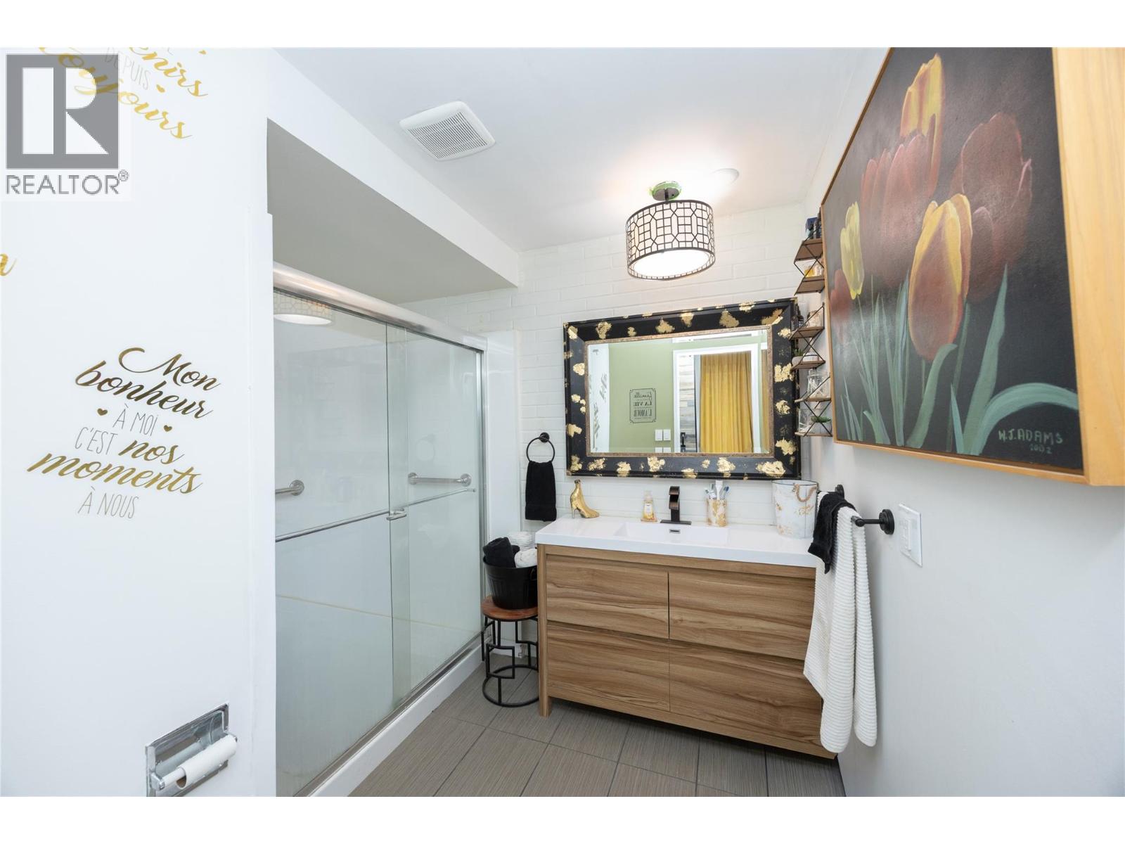 Picture for Unit #206, 1915 Pacific  Court https://www.cirrealty.ca/reb/bc/6/10363336_11.jpg