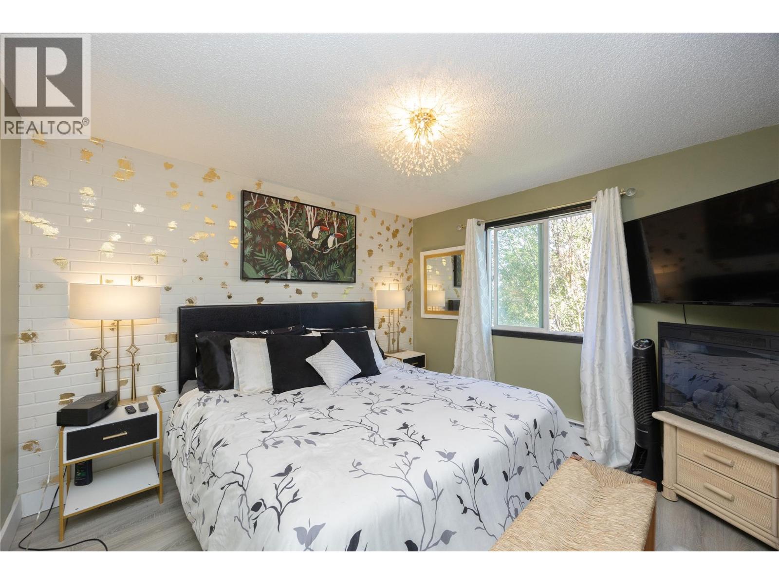 Picture for Unit #206, 1915 Pacific  Court https://www.cirrealty.ca/reb/bc/6/10363336_12.jpg