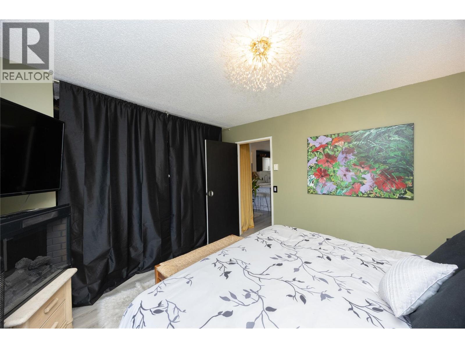 Picture for Unit #206, 1915 Pacific  Court https://www.cirrealty.ca/reb/bc/6/10363336_13.jpg