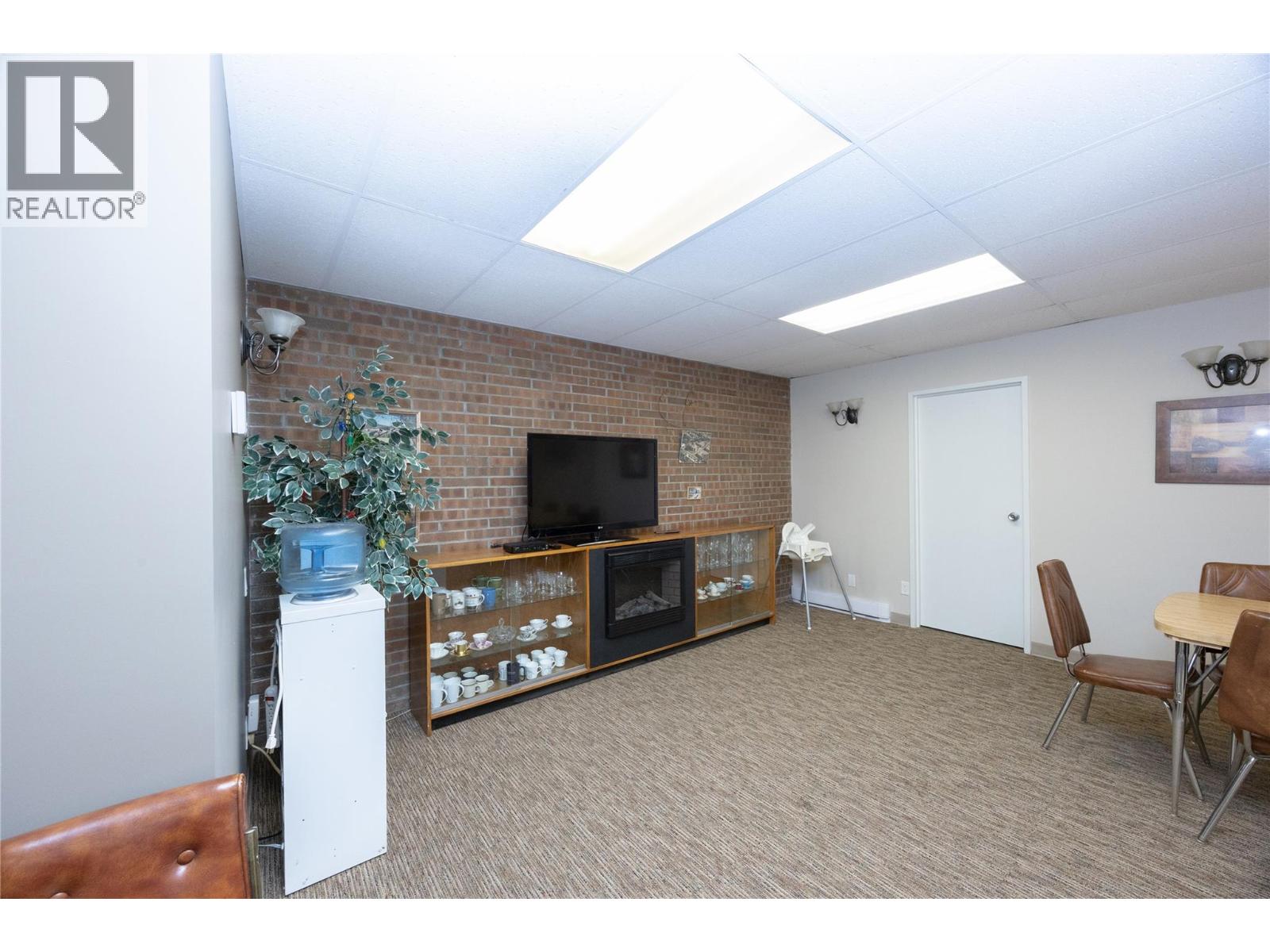 Picture for Unit #206, 1915 Pacific  Court https://www.cirrealty.ca/reb/bc/6/10363336_16.jpg