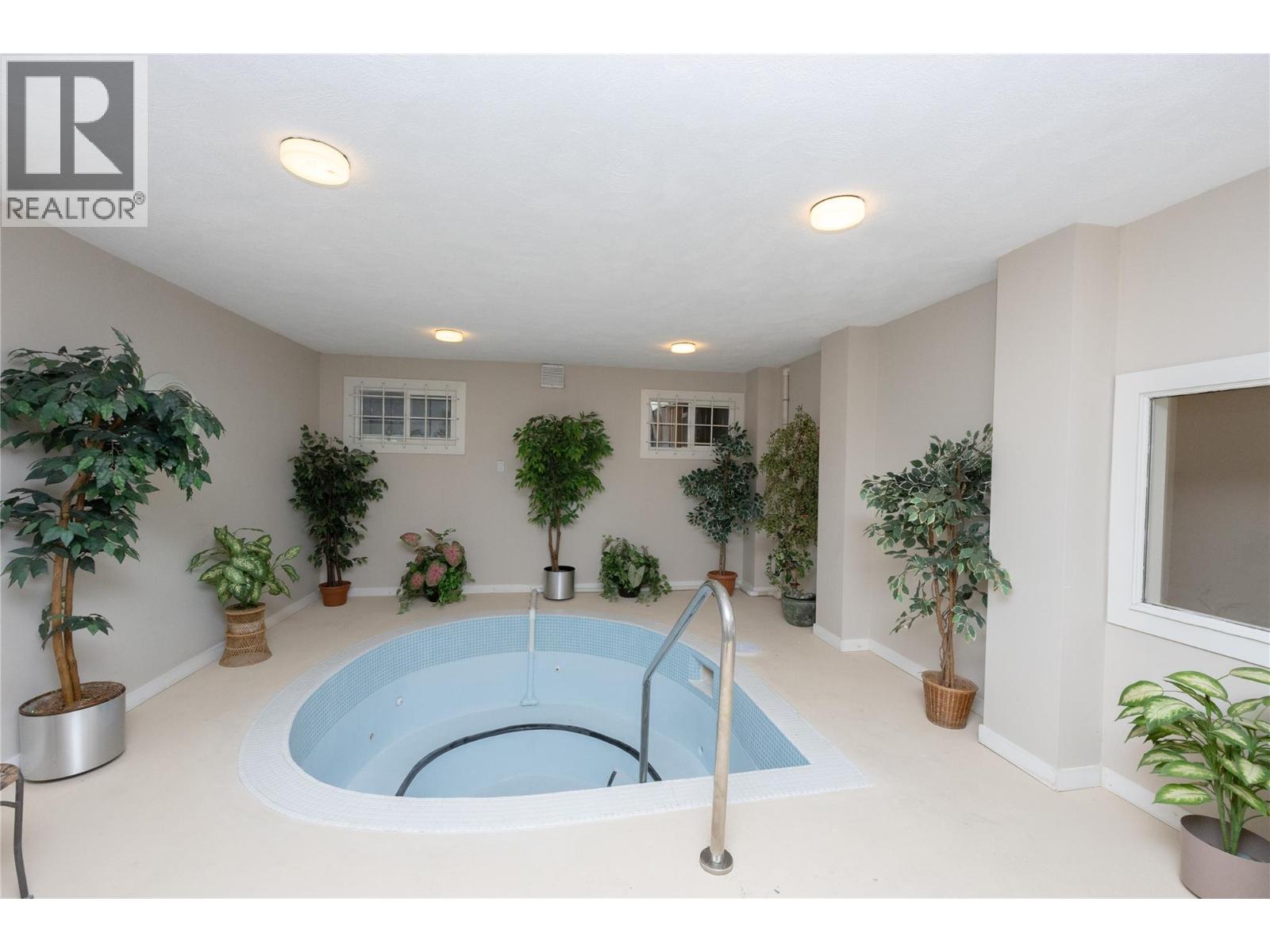 Picture for Unit #206, 1915 Pacific  Court https://www.cirrealty.ca/reb/bc/6/10363336_17.jpg