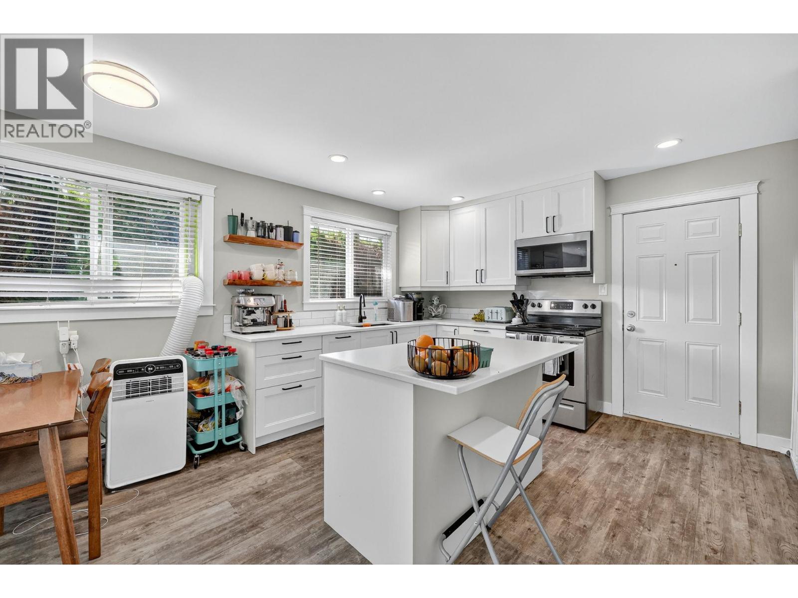 Picture for 420 Hardie  Road https://www.cirrealty.ca/reb/bc/6/10363836_10.jpg