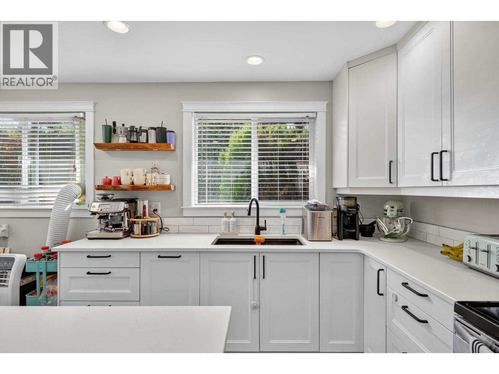 Picture for 420 Hardie  Road https://www.cirrealty.ca/reb/bc/6/10363836_12.jpg