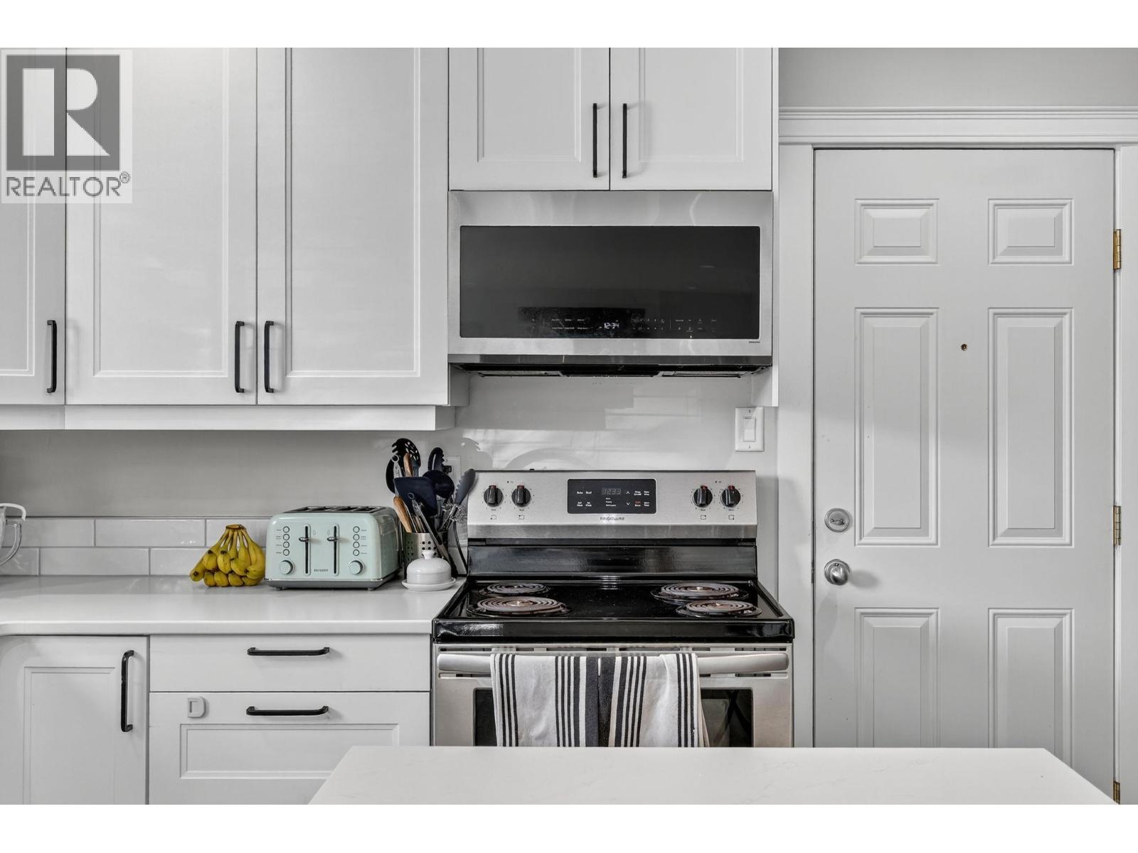 Picture for 420 Hardie  Road https://www.cirrealty.ca/reb/bc/6/10363836_13.jpg