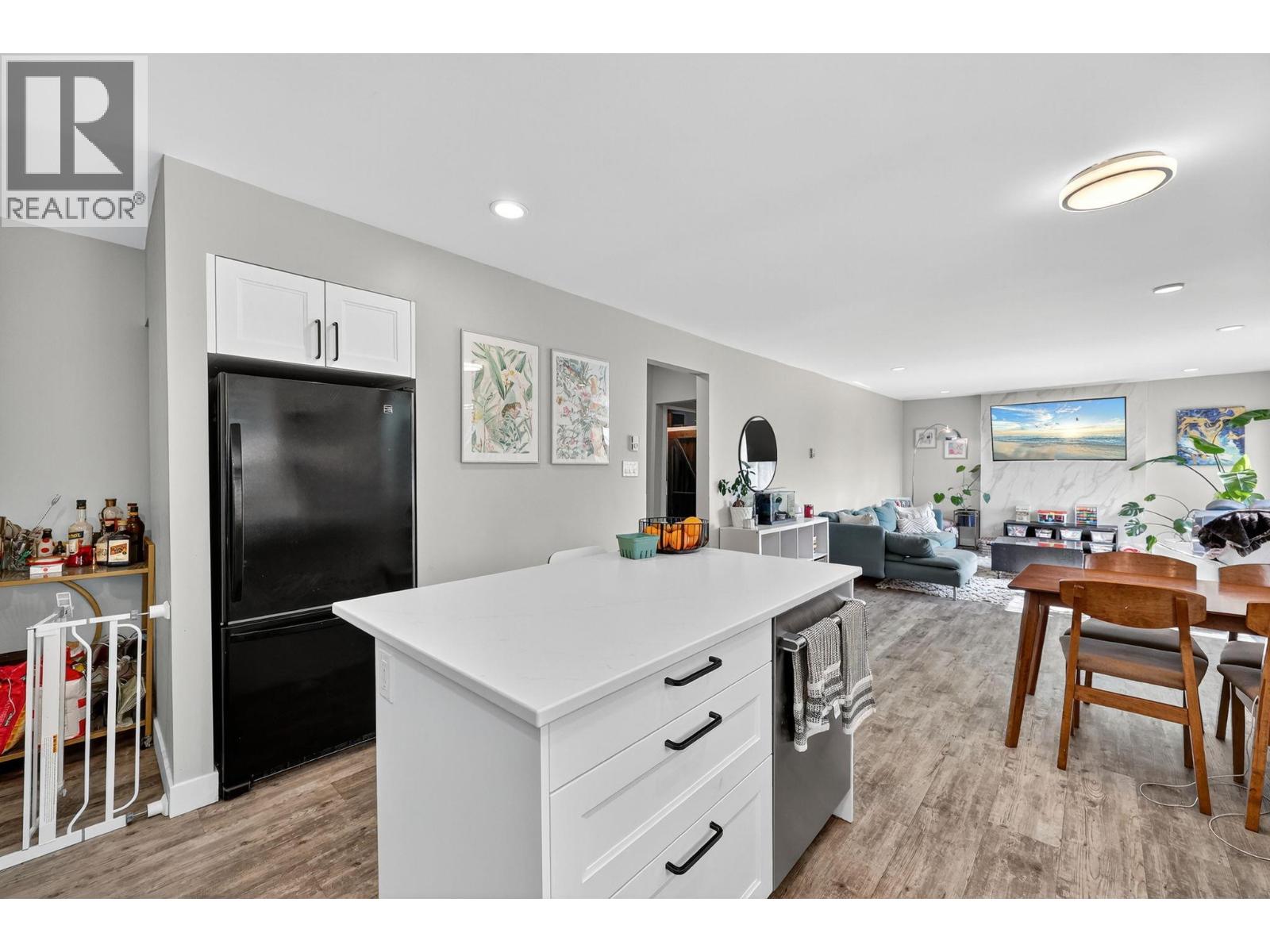 Picture for 420 Hardie  Road https://www.cirrealty.ca/reb/bc/6/10363836_14.jpg