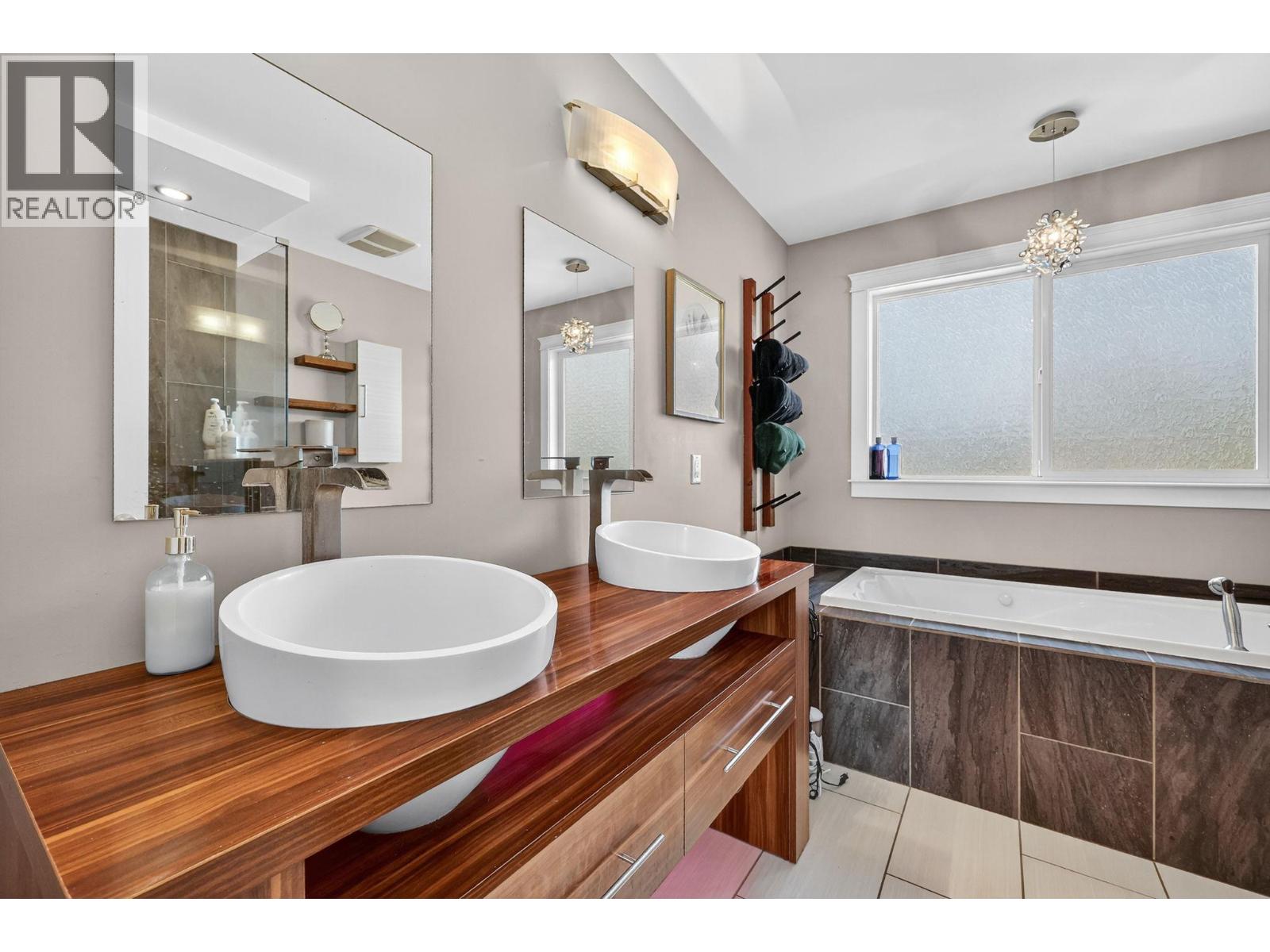 Picture for 420 Hardie  Road https://www.cirrealty.ca/reb/bc/6/10363836_28.jpg