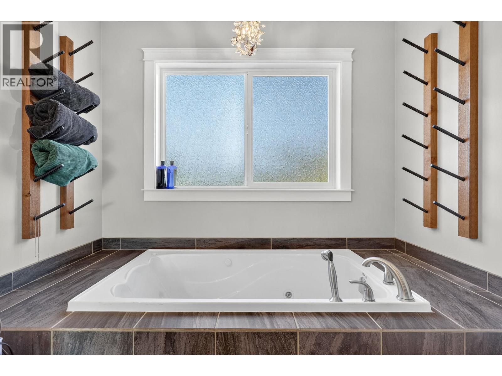 Picture for 420 Hardie  Road https://www.cirrealty.ca/reb/bc/6/10363836_29.jpg