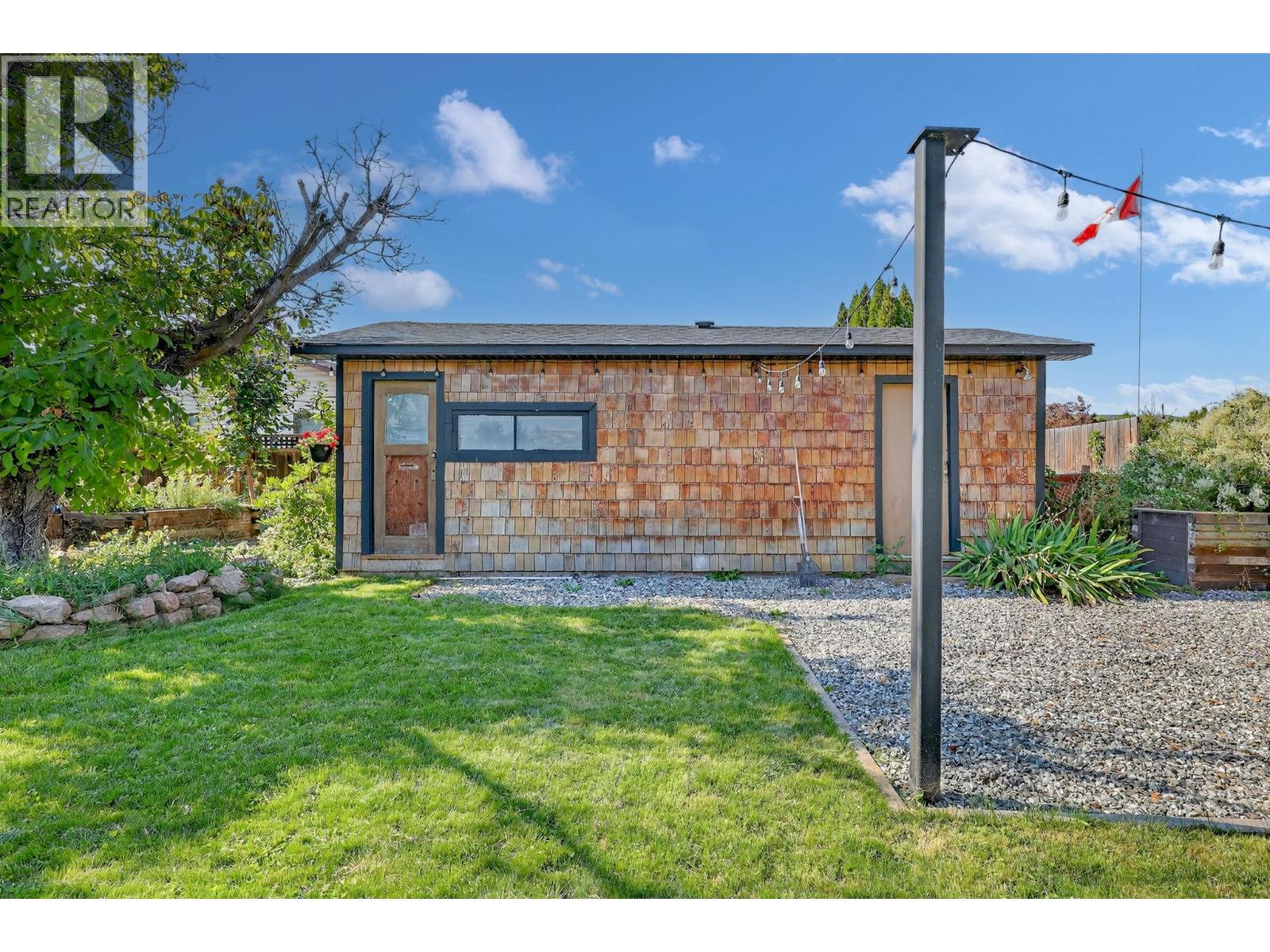Picture for 420 Hardie  Road https://www.cirrealty.ca/reb/bc/6/10363836_35.jpg