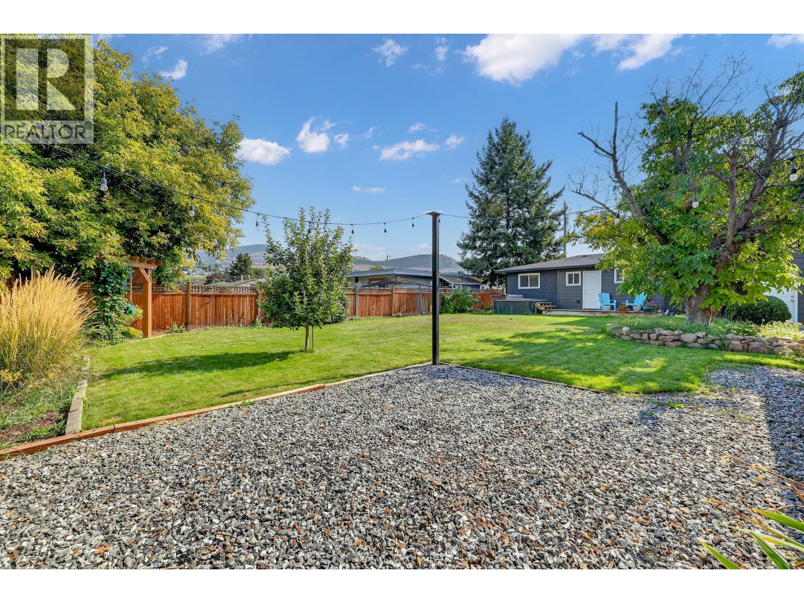 Picture for 420 Hardie  Road https://www.cirrealty.ca/reb/bc/6/10363836_36.jpg