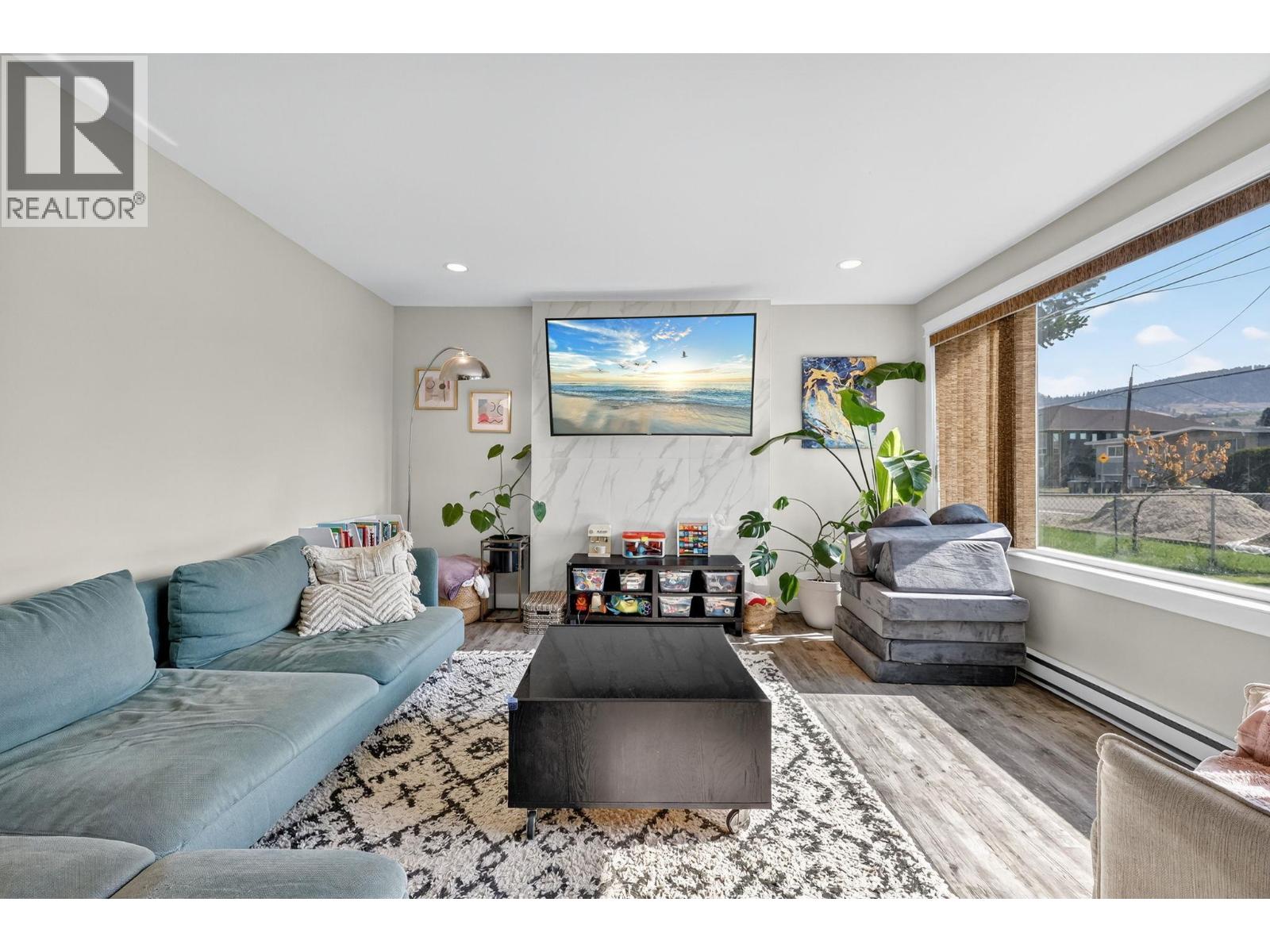 Picture for 420 Hardie  Road https://www.cirrealty.ca/reb/bc/6/10363836_7.jpg